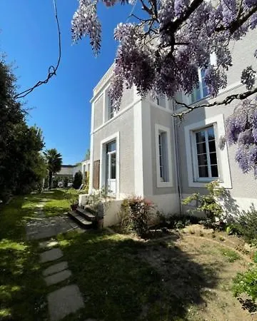 Bed & Breakfast Maison Latour 3*