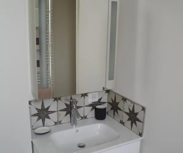 Bed & Breakfast Maison Latour 3*